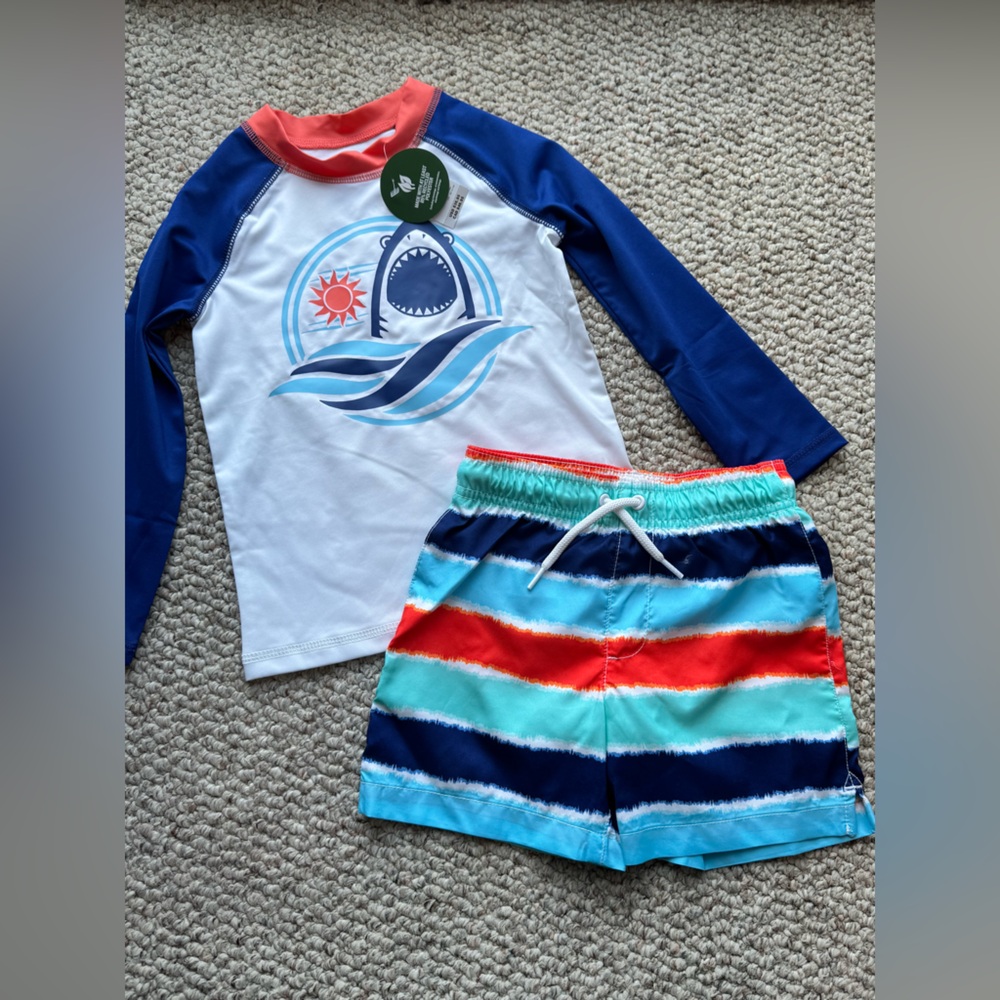 NWT The Children's Place Boys 2pc Rashguard Swim Trunks Set 4T Beach Summer - Picture 2 of 2
